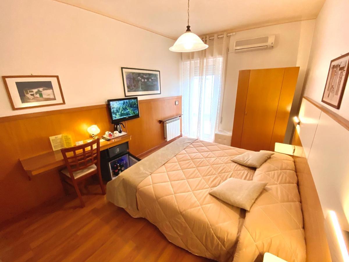 Hotel Signa Перуджа Екстериор снимка