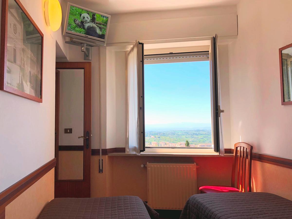 Hotel Signa Перуджа Екстериор снимка